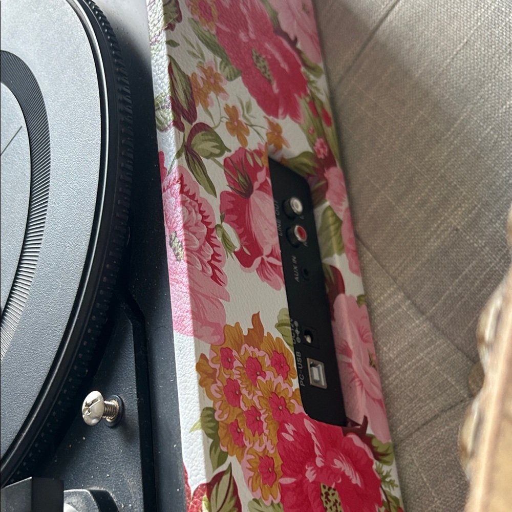Limited Edition Crosley Radio Keepsake Portable Turntable - Pink Floral - Picture 6 of 10